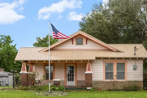 419 W Main St, Pecan Gap, TX 75469