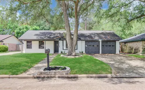 2708 Tallow St, Alvin, TX 77511