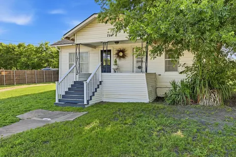 754 N Main Dr, Van Alstyne, TX 75495