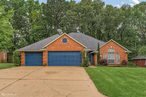 210 Country Club Dr, Benton, LA 71006