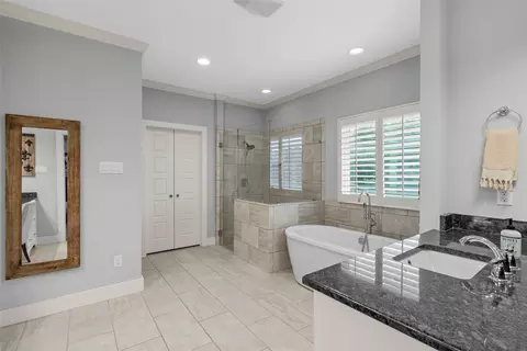 Bath - 2040 Brook Arbor Ct, Mcgregor, TX 76657 photo 3 of 7