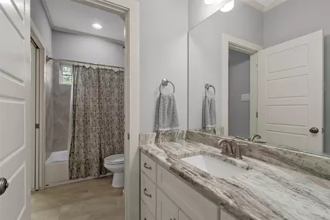 Bath - 2040 Brook Arbor Ct, Mcgregor, TX 76657 photo 4 of 7