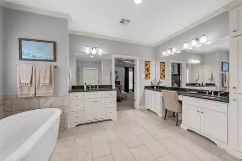 Bath - 2040 Brook Arbor Ct, Mcgregor, TX 76657 photo 2 of 7