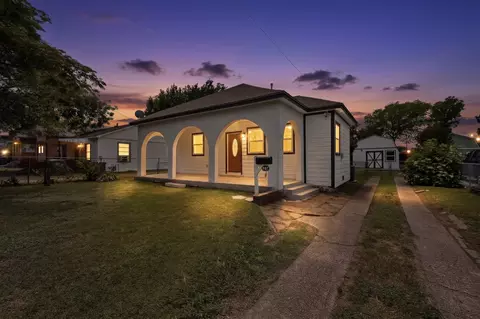 907 Ogden Ave, Cockrell Hill, TX 75211
