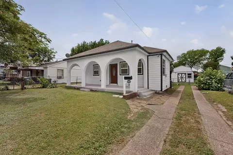 907 Ogden Ave, Cockrell Hill, TX 75211