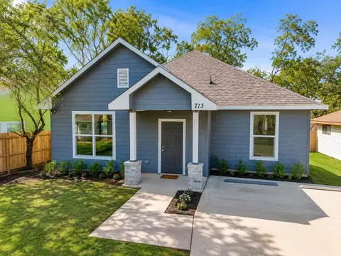 713 N Wood St, Denton, TX 76209