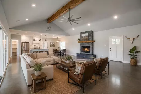 13901 County Road 102, Grandview, TX 76050