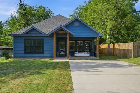 512 W Locust St, Whitewright, TX 75491