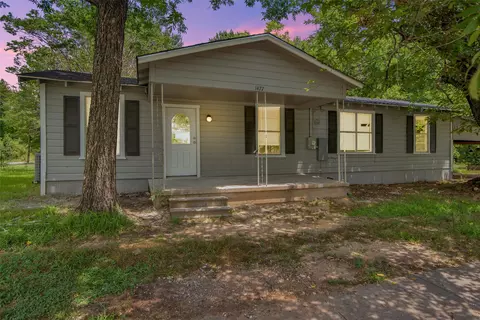 1477 W Austin St, Paris, TX 75460