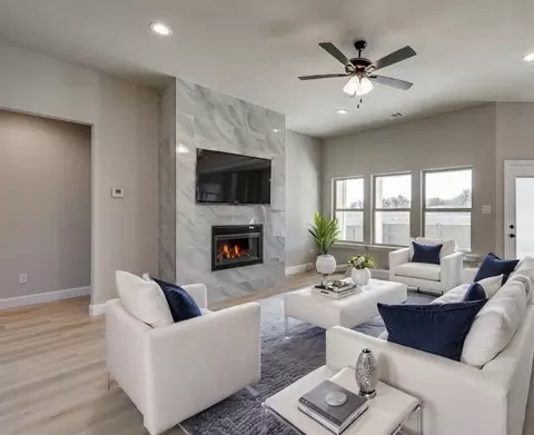 350 E Lamar St, Palmer, TX 75152