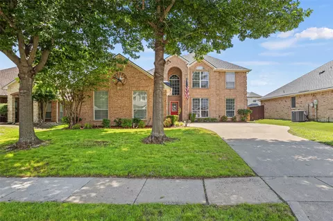 2715 Forest Lake Dr, Grand Prairie, TX 75052