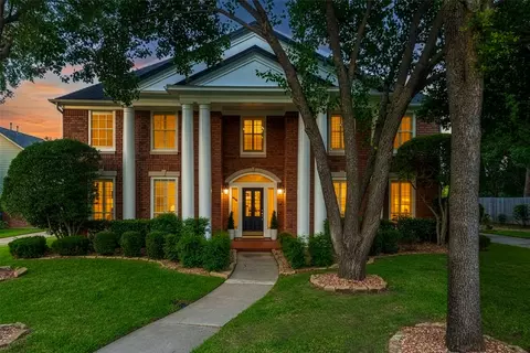 585 Oak Hill Dr, Southlake, TX 76092