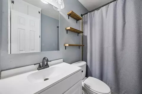 Bath - 801 Broadway Ave, Euless, TX 76040 photo 1 of 2