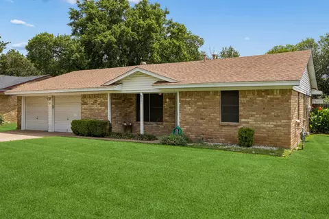 Exterior - 801 Broadway Ave, Euless, TX 76040 photo 5 of 5