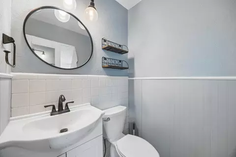 Bath - 801 Broadway Ave, Euless, TX 76040 photo 2 of 2