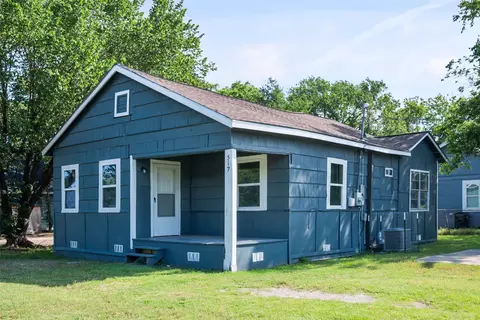 517 S 3rd St, Corsicana, TX 75110