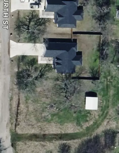 211 S 4th St, Celeste, TX 75423