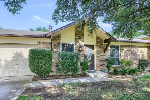 5901 Guildwood Dr, Arlington, TX 76017