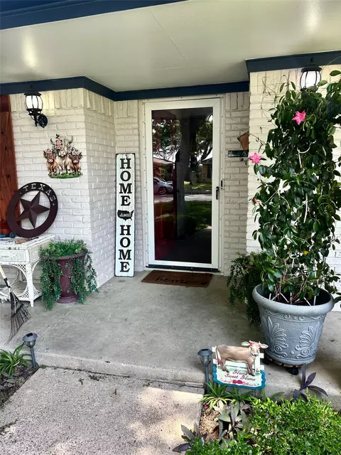 206 Vanderbilt Ln, Waxahachie, TX 75165