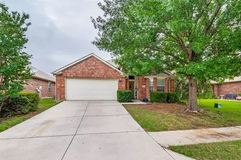 8701 Wagon Trl, Cross Roads, TX 76227