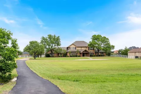 915 W Pleasant Run Rd, Desoto, TX 75115