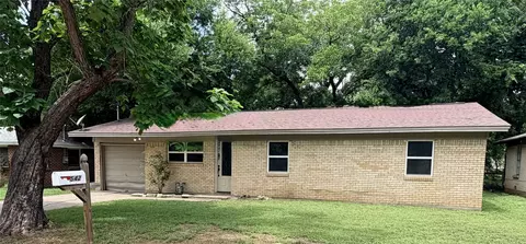 542 W Wilson St, Cleburne, TX 76033