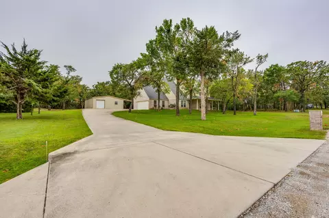 263 Oak Creek Cir, Springtown, TX 76082