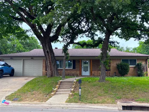 1328 Brookside Dr, Hurst, TX 76053
