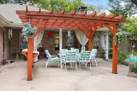8912 Green Leaves Dr, Granbury, TX 76049