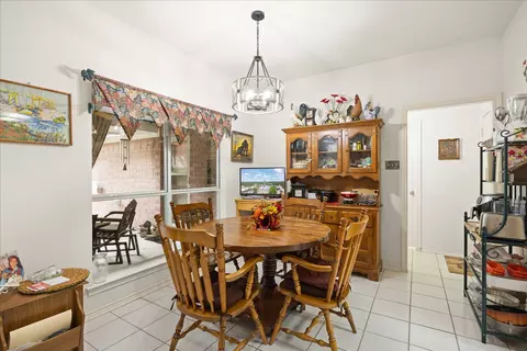 8912 Green Leaves Dr, Granbury, TX 76049