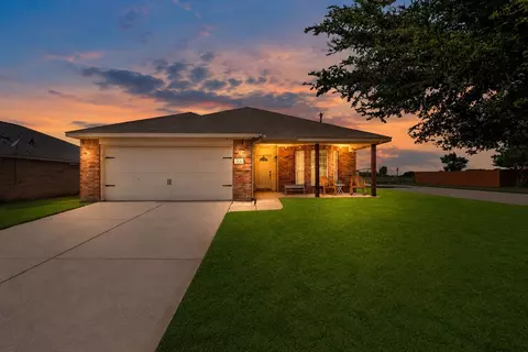 300 Meadow View Ln, Anna, TX 75409