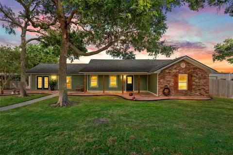 105 James Wesley Dr, Robinson, TX 76706
