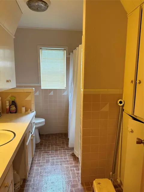 Bath - 25362 Fm-137, Petty, TX 75470 photo 1 of 2