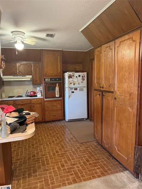 Kitchen - 25362 Fm-137, Petty, TX 75470 photo 3 of 3