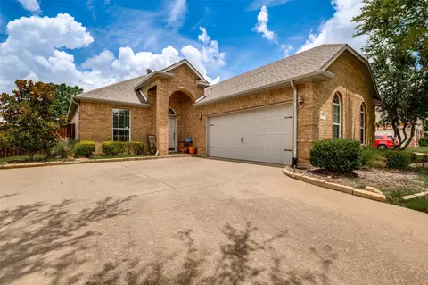 105 High Meadow Rd, Red Oak, TX 75154