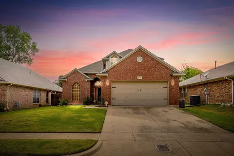 8737 Sunset Trace Dr, Fort Worth, TX 76244