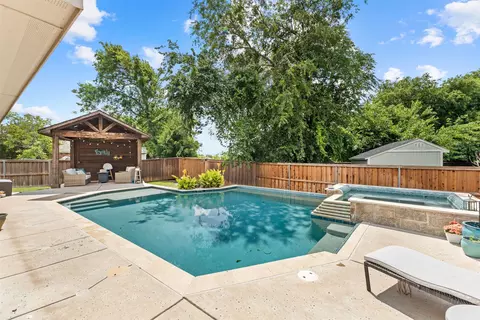 726 Celebrity Ct, Midlothian, TX 76065