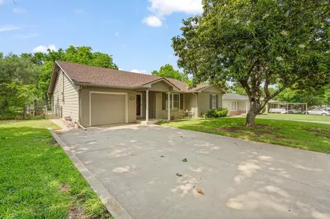 1206 Bales St, Cleburne, TX 76033
