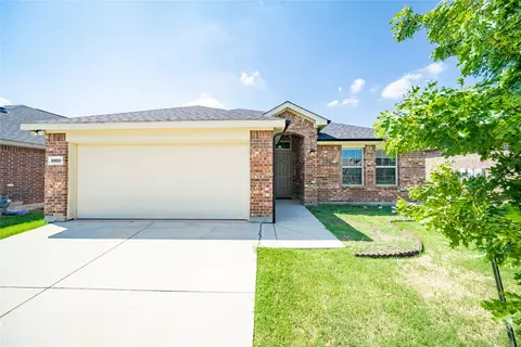 8900 Devonshire Dr, Fort Worth, TX 76131