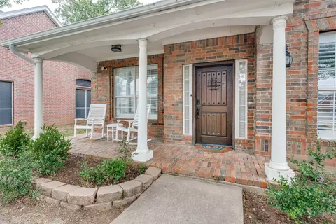 841 Forest Hollow Dr, Hurst, TX 76053