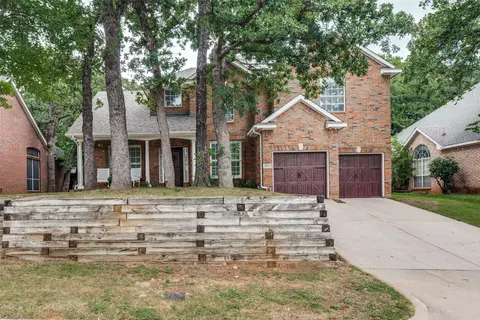 841 Forest Hollow Dr, Hurst, TX 76053