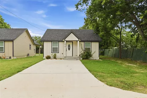 1616 Cleveland St, Greenville, TX 75401