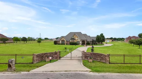 219 Mohundro Rd, Ferris, TX 75125
