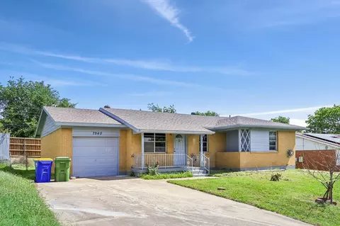 7940 Chaparral Dr, White Settlement, TX 76108