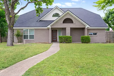 822 Aspen Ln, Desoto, TX 75115
