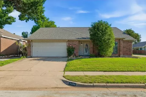 2500 Galemeadow Dr, Fort Worth, TX 76123