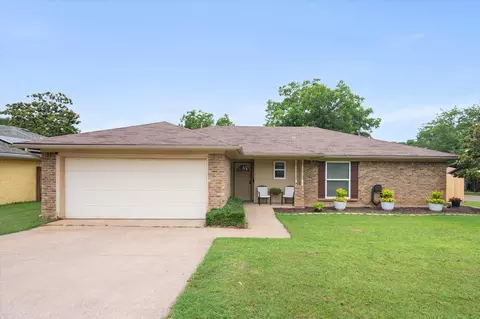 4701 Elkwood Ln, Arlington, TX 76016