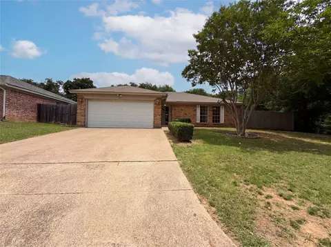 6505 Big Springs Dr, Arlington, TX 76001