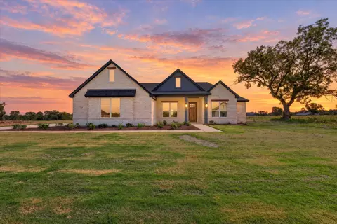 124 Cattleman Dr, Poolville, TX 76487