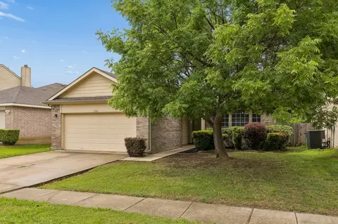 5116 Meridian Ln, Fort Worth, TX 76244